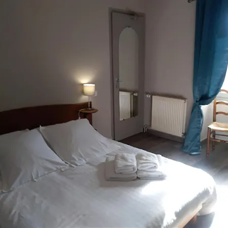 Logis Le Relais De ホテル Thezillieu