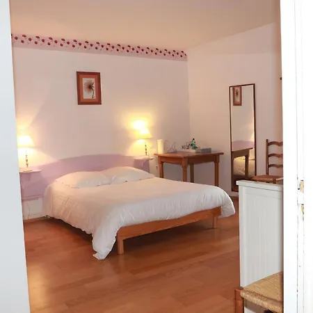 Logis Le Relais De ホテル Thezillieu